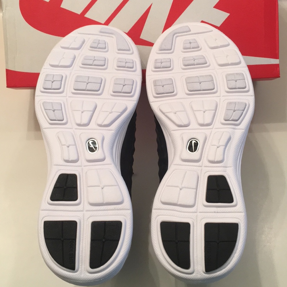 NIKE Lunar Magista II Flyknit Shoes - Picture 8 of 8